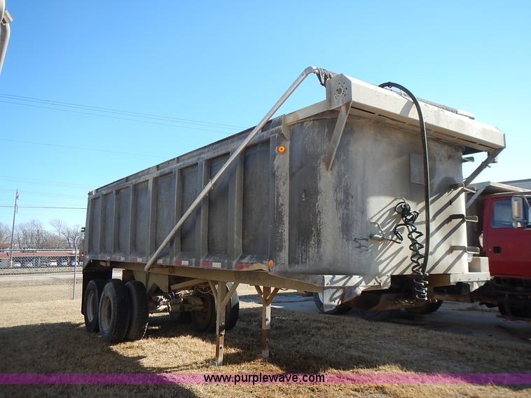 image for item L3625 1993 Hilbilt end dump trailer
