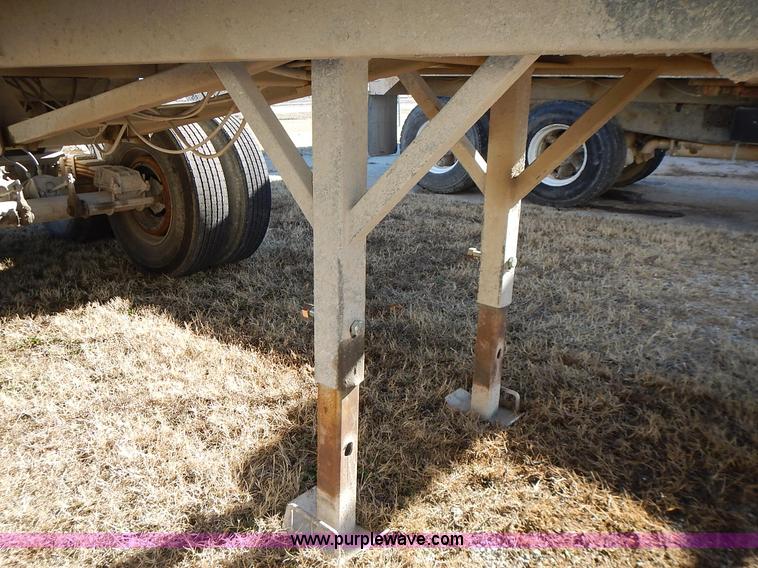 image for item L3625 1993 Hilbilt end dump trailer