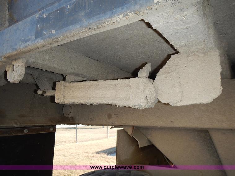 image for item L3625 1993 Hilbilt end dump trailer