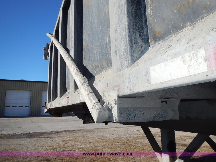 image for item L3625 1993 Hilbilt end dump trailer