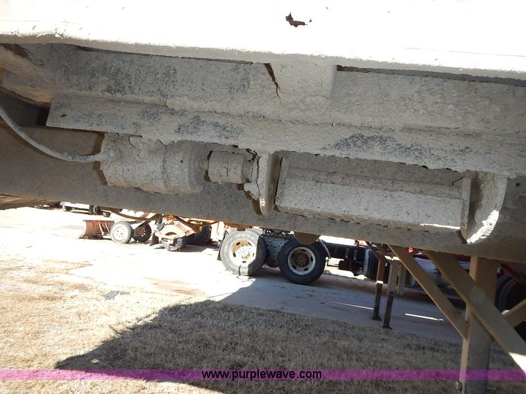 image for item L3625 1993 Hilbilt end dump trailer