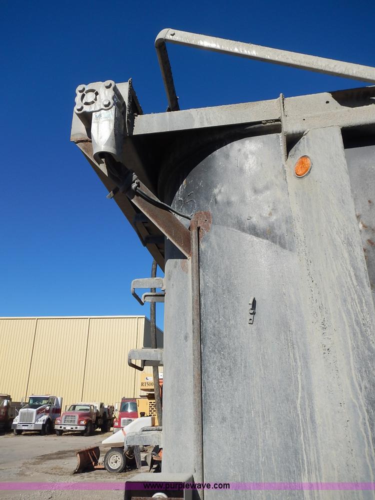 image for item L3625 1993 Hilbilt end dump trailer