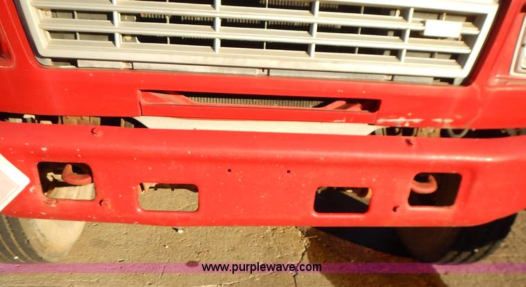 image for item L3627 1991 Ford F800 tank truck