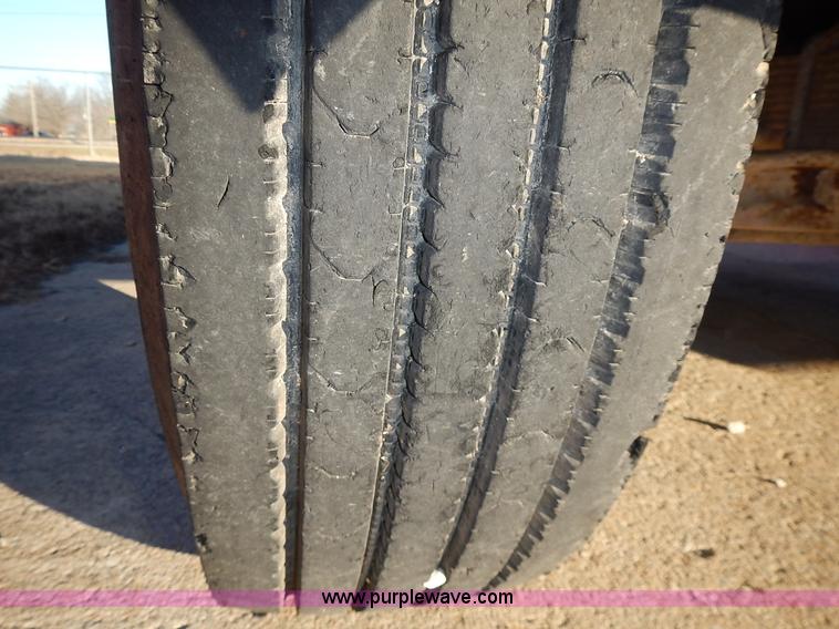 image for item L3627 1991 Ford F800 tank truck