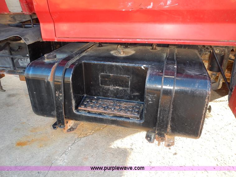image for item L3627 1991 Ford F800 tank truck