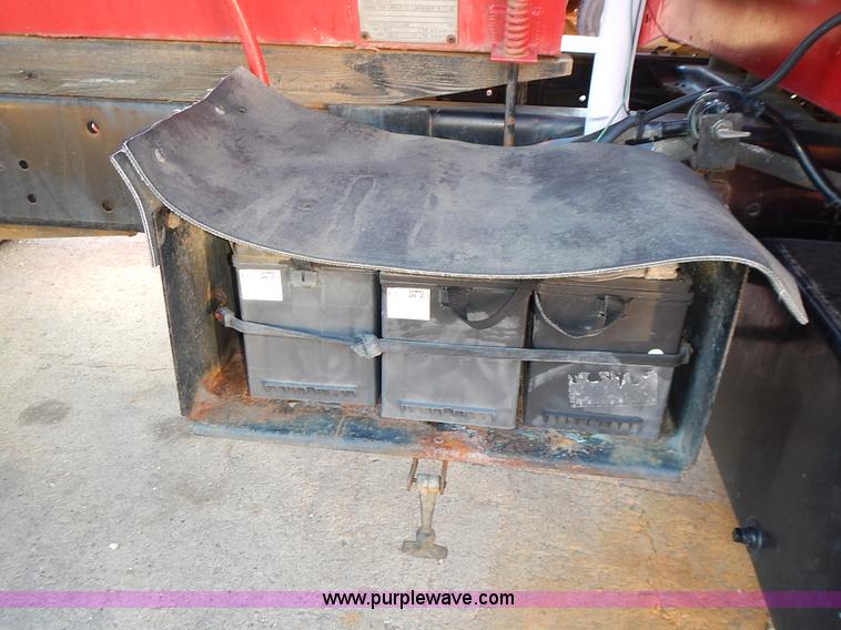 image for item L3627 1991 Ford F800 tank truck