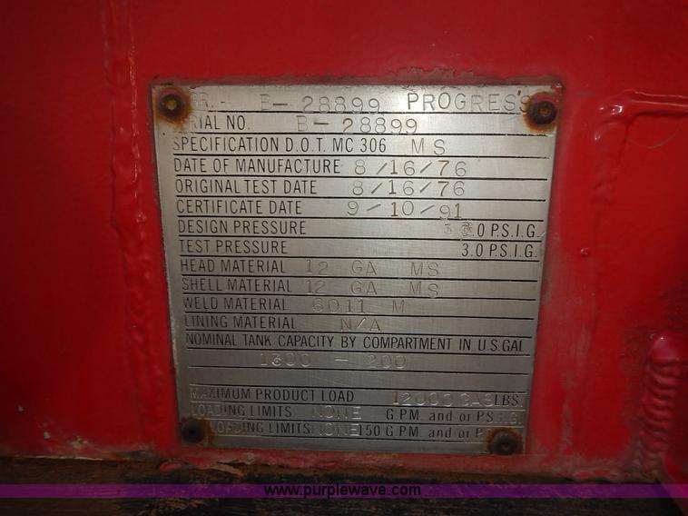 image for item L3627 1991 Ford F800 tank truck