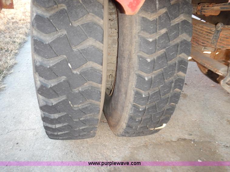 image for item L3627 1991 Ford F800 tank truck