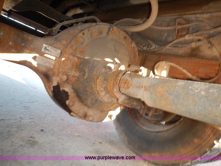 image for item L3627 1991 Ford F800 tank truck