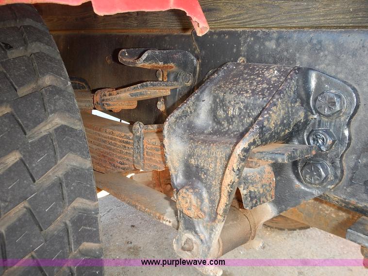 image for item L3627 1991 Ford F800 tank truck