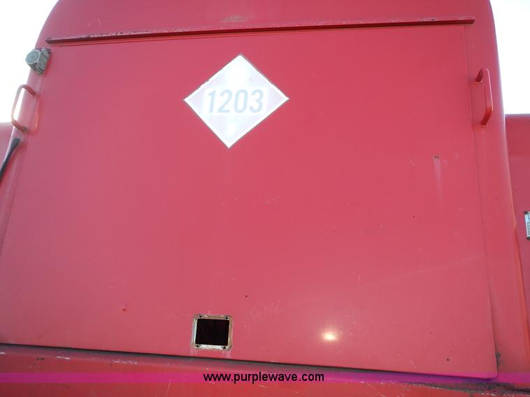 image for item L3627 1991 Ford F800 tank truck