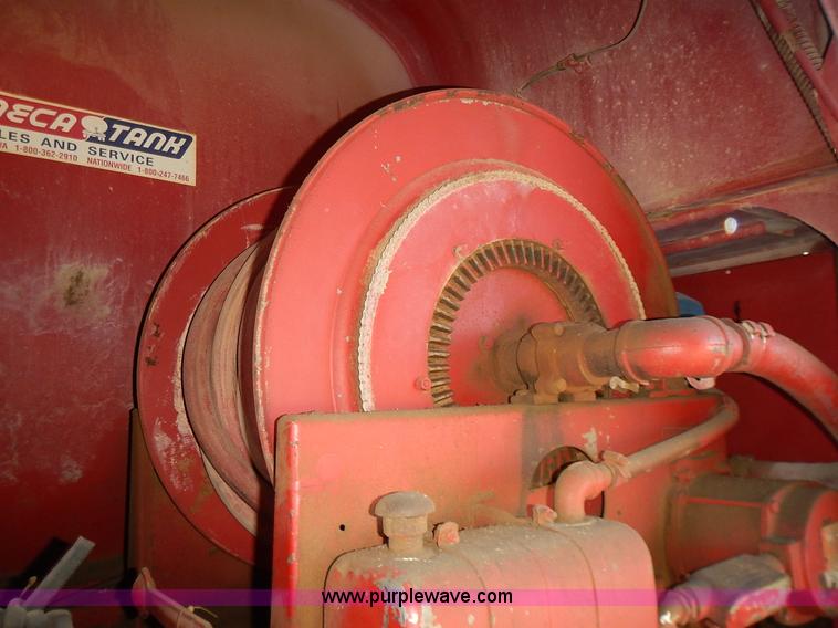 image for item L3627 1991 Ford F800 tank truck