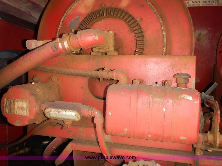 image for item L3627 1991 Ford F800 tank truck