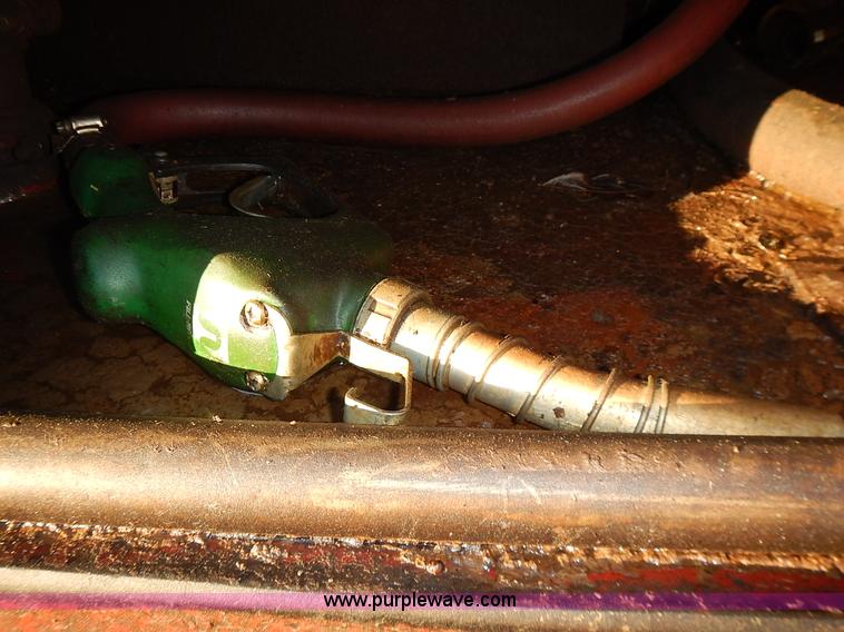 image for item L3627 1991 Ford F800 tank truck