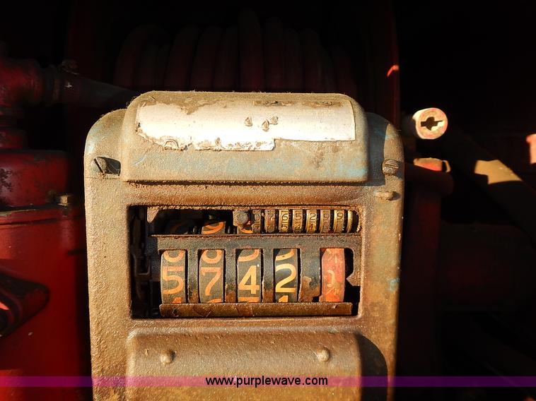 image for item L3627 1991 Ford F800 tank truck