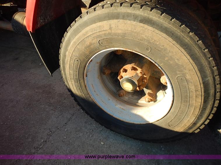 image for item L3627 1991 Ford F800 tank truck