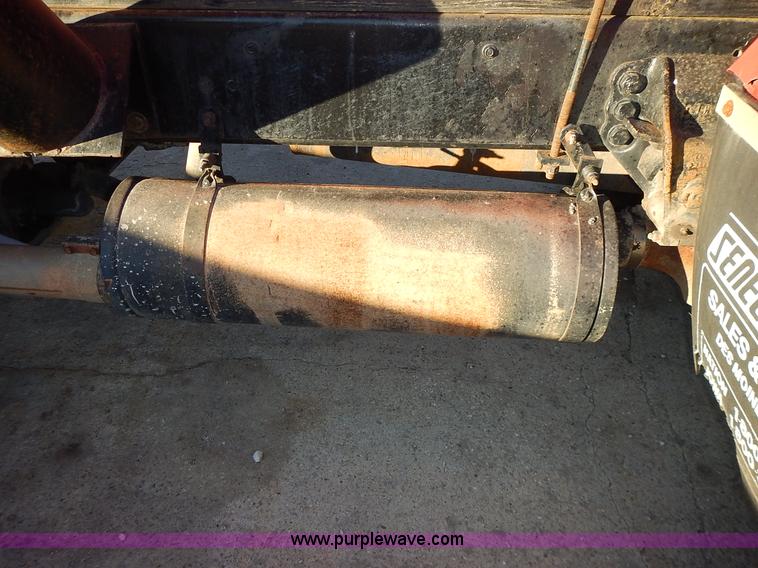 image for item L3627 1991 Ford F800 tank truck