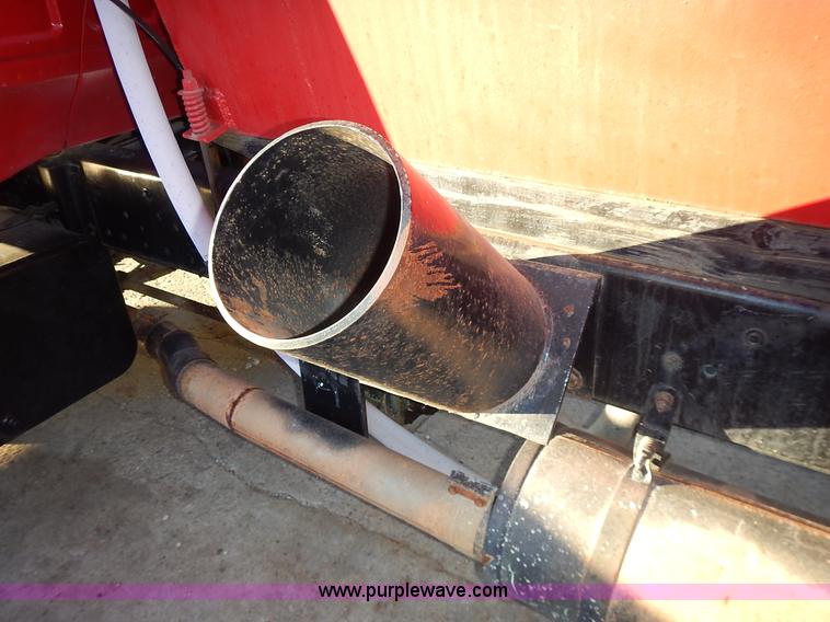 image for item L3627 1991 Ford F800 tank truck