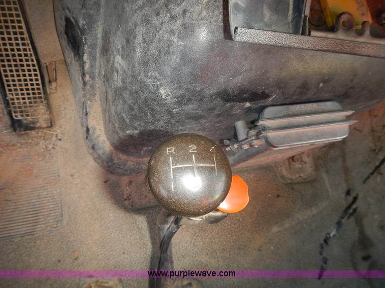 image for item L3627 1991 Ford F800 tank truck