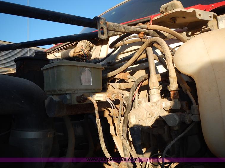 image for item L3627 1991 Ford F800 tank truck