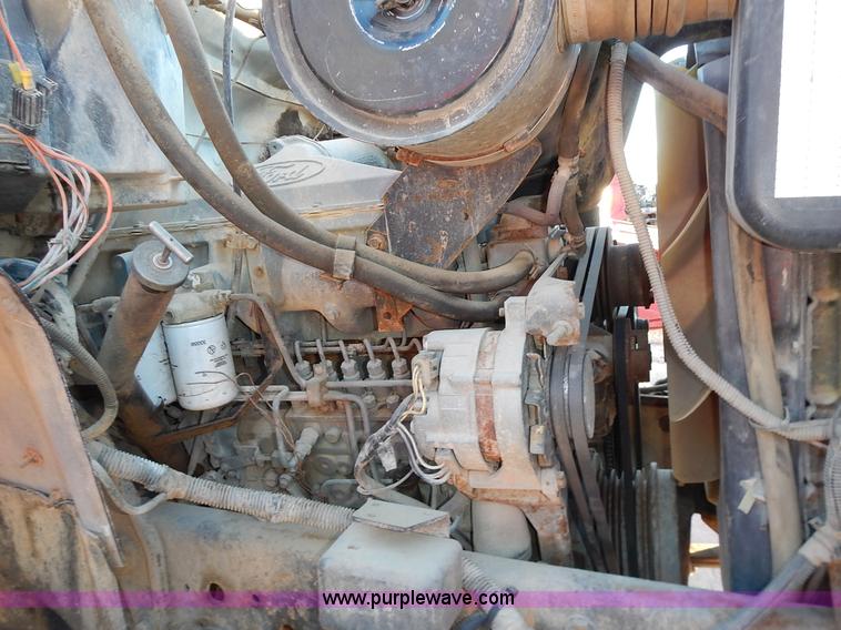 image for item L3627 1991 Ford F800 tank truck