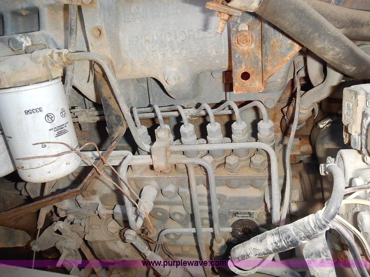 image for item L3627 1991 Ford F800 tank truck