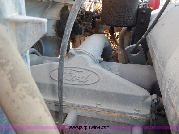 image for item L3627 1991 Ford F800 tank truck