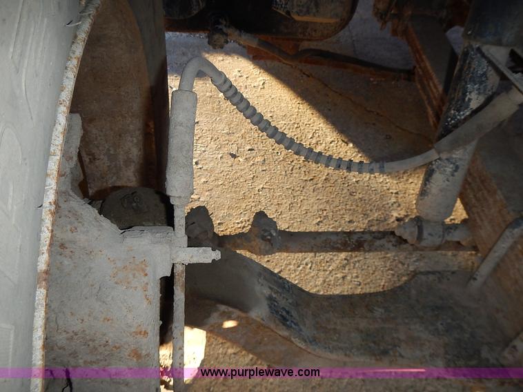 image for item L3627 1991 Ford F800 tank truck