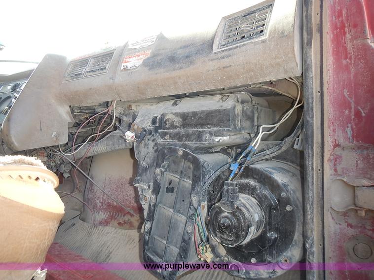 image for item L3632 1993 Ford LT8000 dump truck