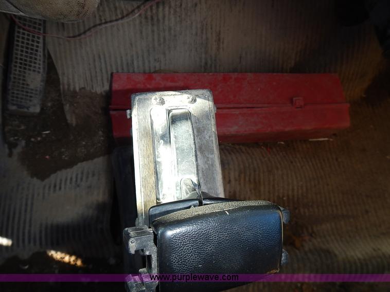 image for item L3632 1993 Ford LT8000 dump truck