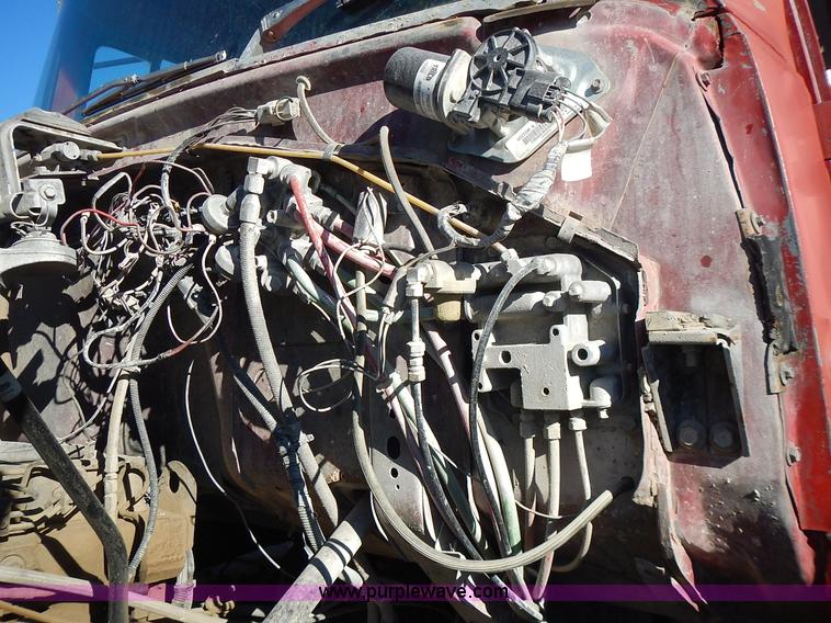 image for item L3632 1993 Ford LT8000 dump truck