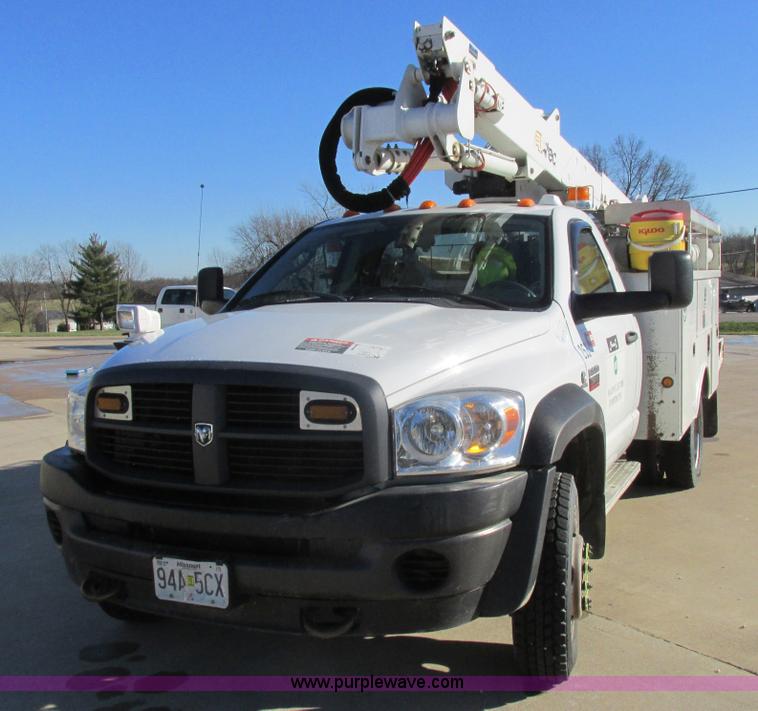 image for item L4161 2009 Dodge Ram 5500 bucket truck