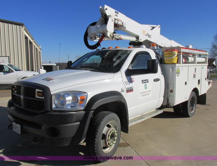 image for item L4161 2009 Dodge Ram 5500 bucket truck