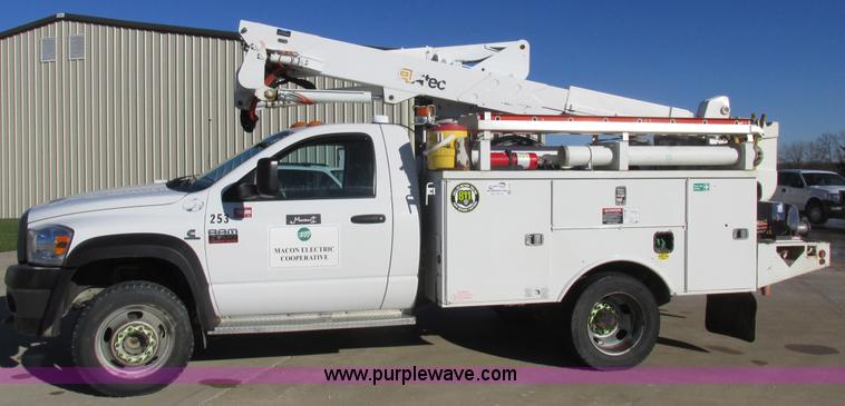 image for item L4161 2009 Dodge Ram 5500 bucket truck