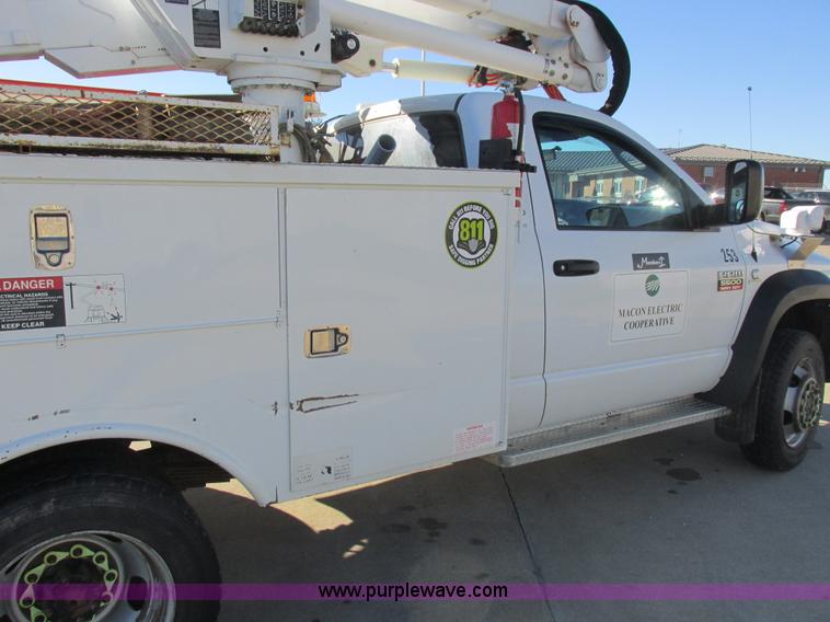 image for item L4161 2009 Dodge Ram 5500 bucket truck