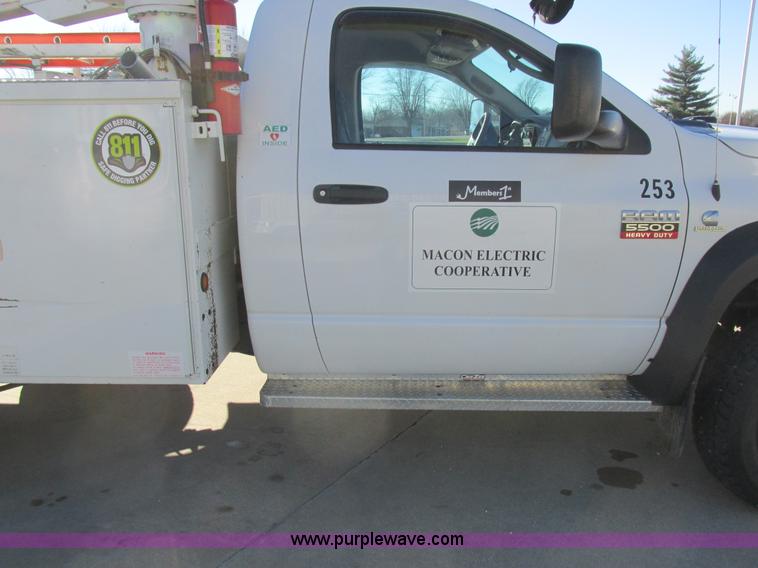 image for item L4161 2009 Dodge Ram 5500 bucket truck