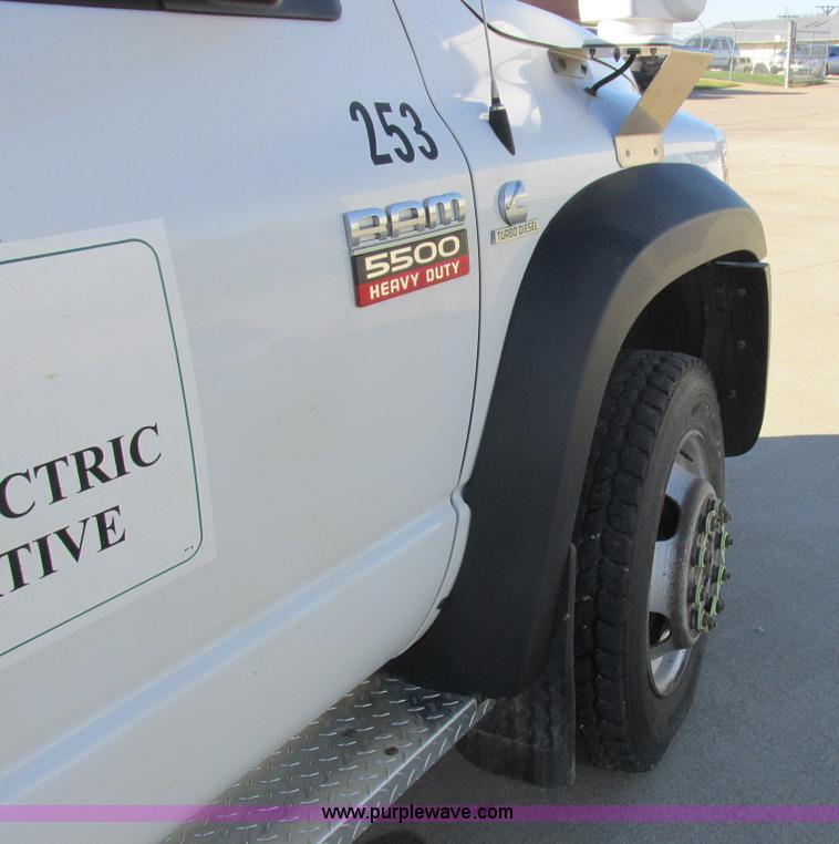 image for item L4161 2009 Dodge Ram 5500 bucket truck