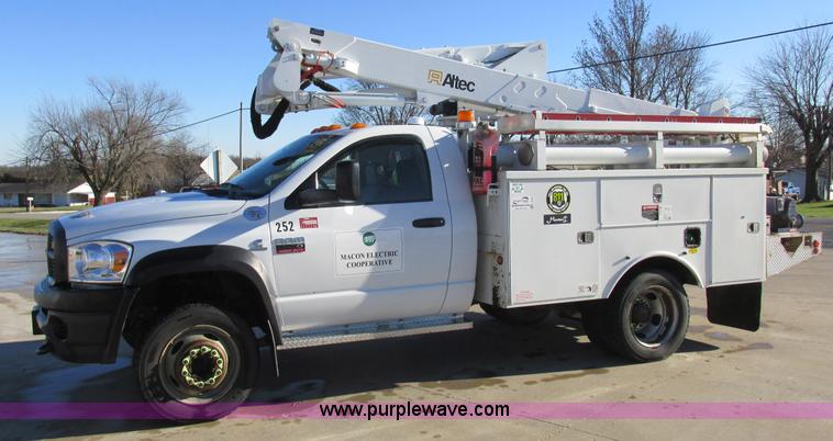image for item L4162 2009 Dodge Ram 5500 bucket truck