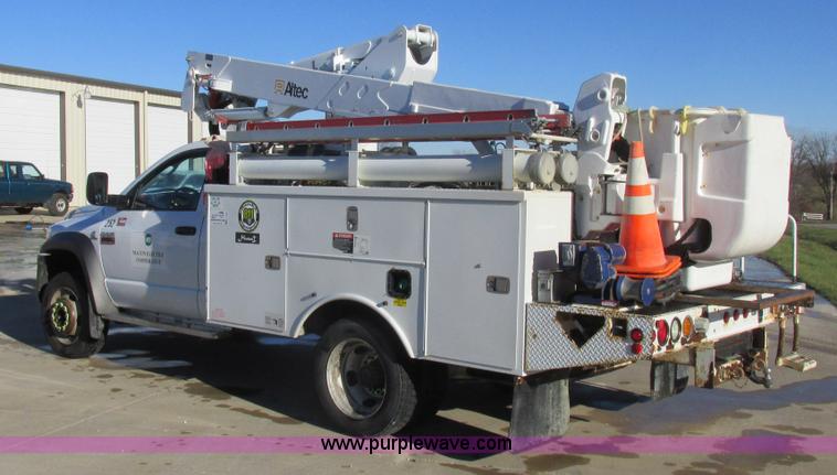 image for item L4162 2009 Dodge Ram 5500 bucket truck