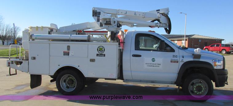 image for item L4162 2009 Dodge Ram 5500 bucket truck