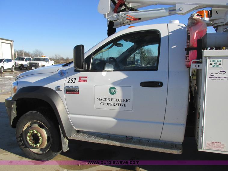 image for item L4162 2009 Dodge Ram 5500 bucket truck