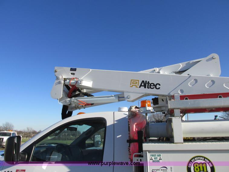 image for item L4162 2009 Dodge Ram 5500 bucket truck