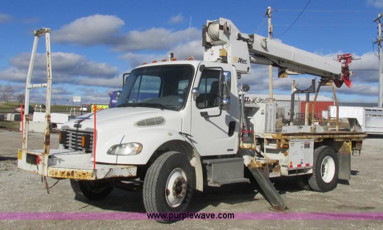image for item L4222 2007 Freightliner Business Class M2 digger derrick truck