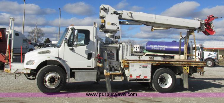 image for item L4222 2007 Freightliner Business Class M2 digger derrick truck