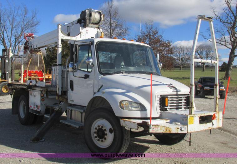 image for item L4222 2007 Freightliner Business Class M2 digger derrick truck
