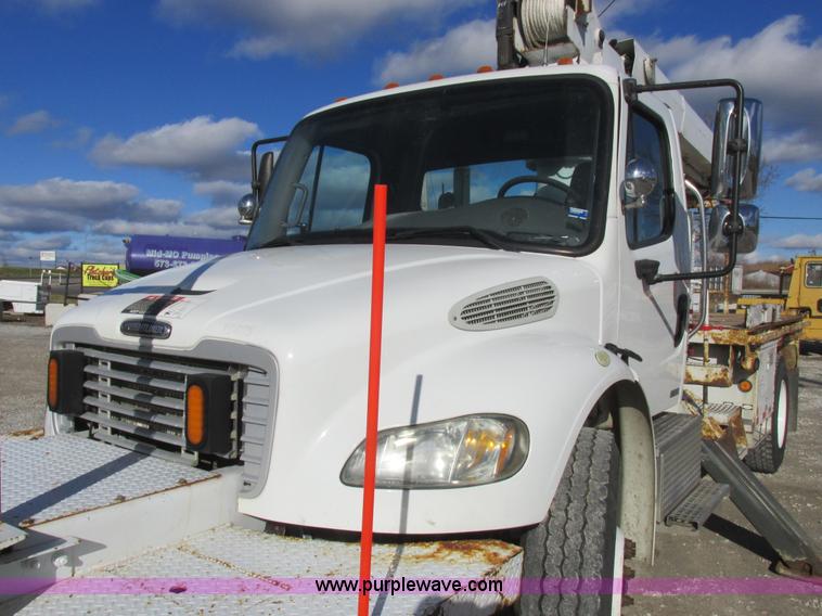 image for item L4222 2007 Freightliner Business Class M2 digger derrick truck