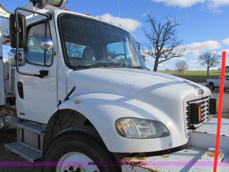 image for item L4222 2007 Freightliner Business Class M2 digger derrick truck