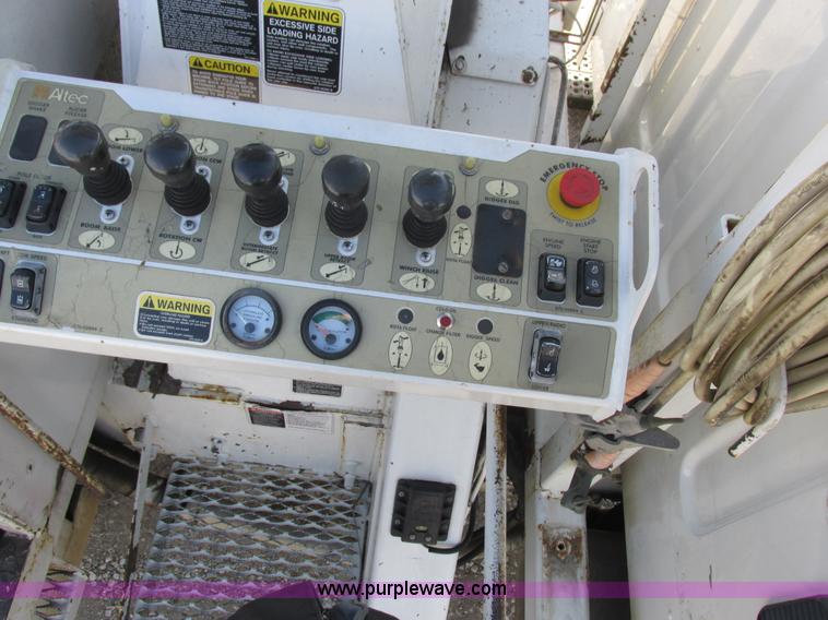 image for item L4222 2007 Freightliner Business Class M2 digger derrick truck