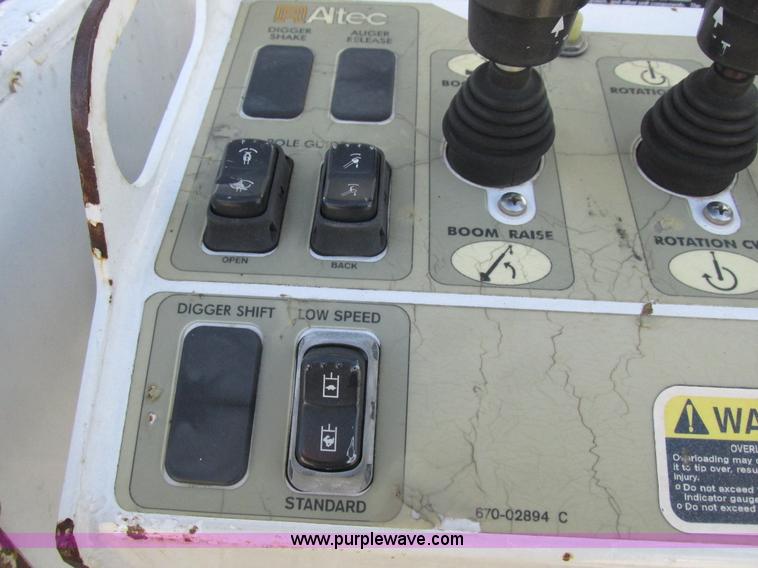 image for item L4222 2007 Freightliner Business Class M2 digger derrick truck