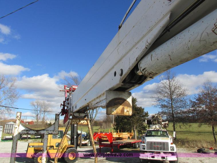 image for item L4222 2007 Freightliner Business Class M2 digger derrick truck